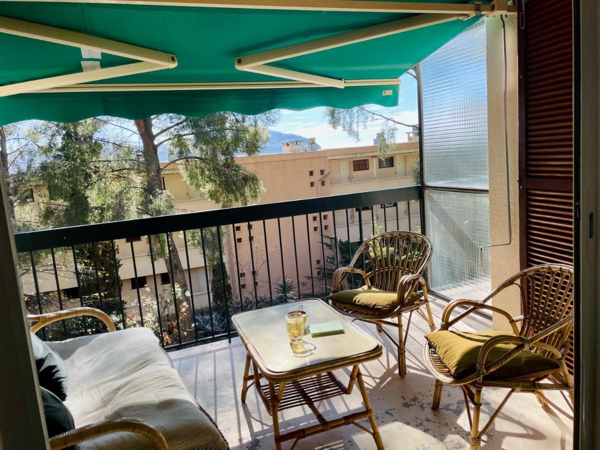 Apartment Pinède: Vue Et Terrasse Sud