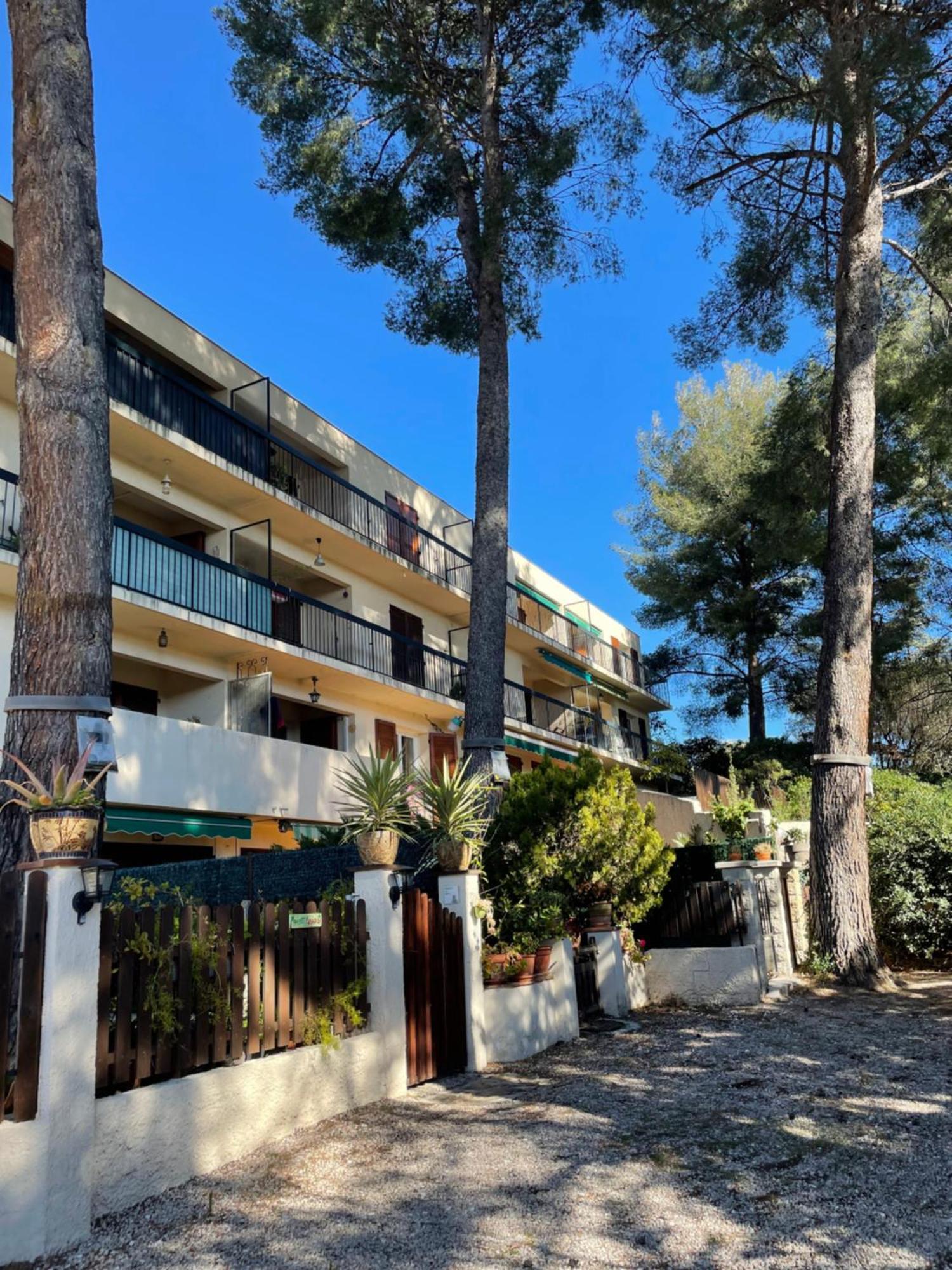 Pinède: Vue Et Terrasse Sud Les Lecques